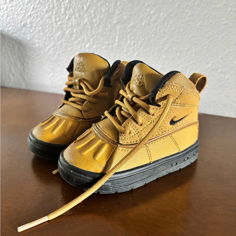 Nike Kids Tan and Black Boots